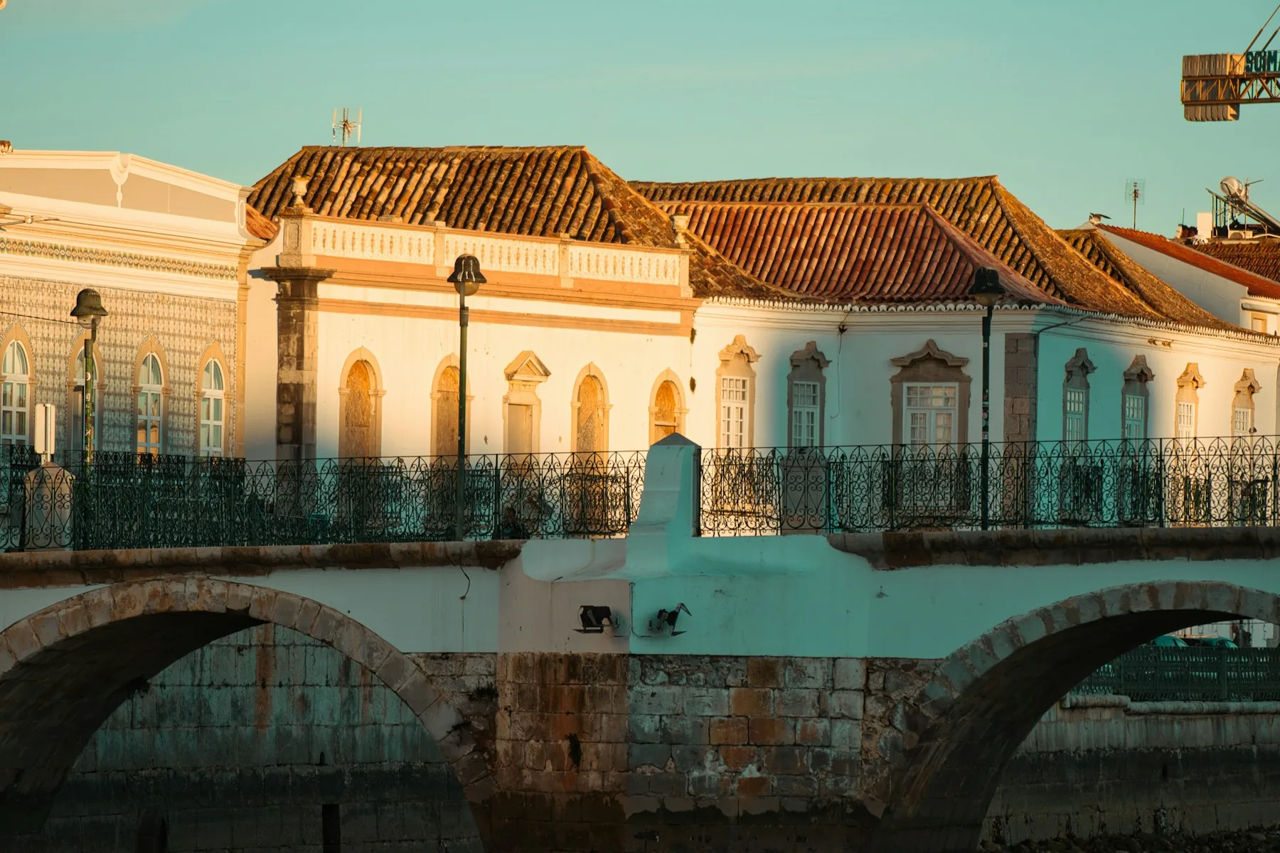 Ponte antiga sobre o rio Gilão em Tavira