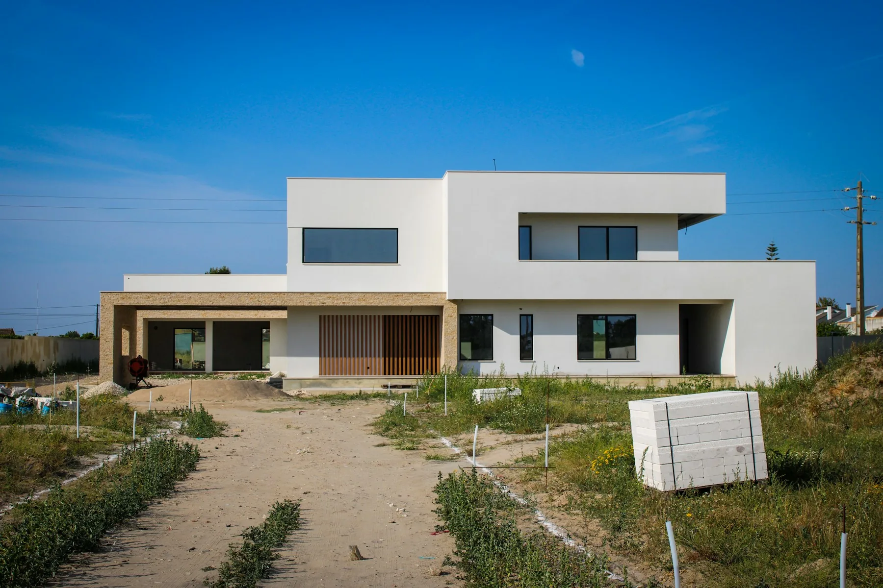 Moradia contemporânea acabada de construir